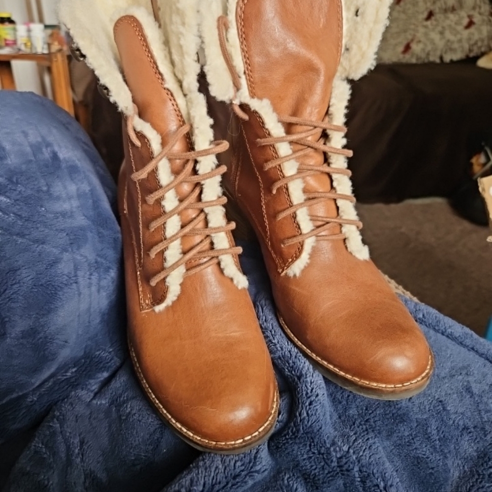Lucky Brand Tan Lace Up Shearling Boots Sz 8